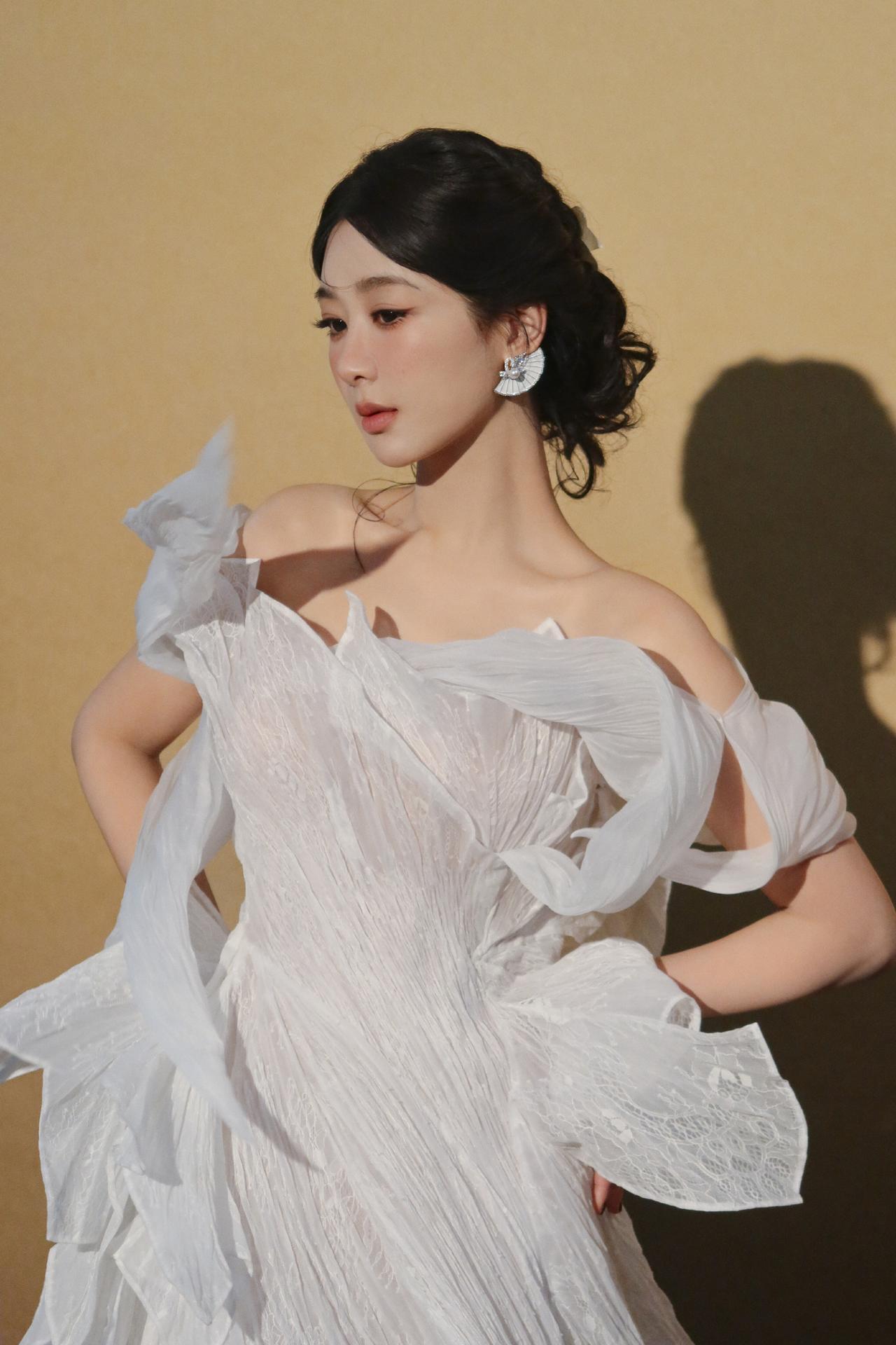 美的不要不要的[心]白天鹅式的美貌，出尘脱俗的紫[害羞]
杨紫 娱乐