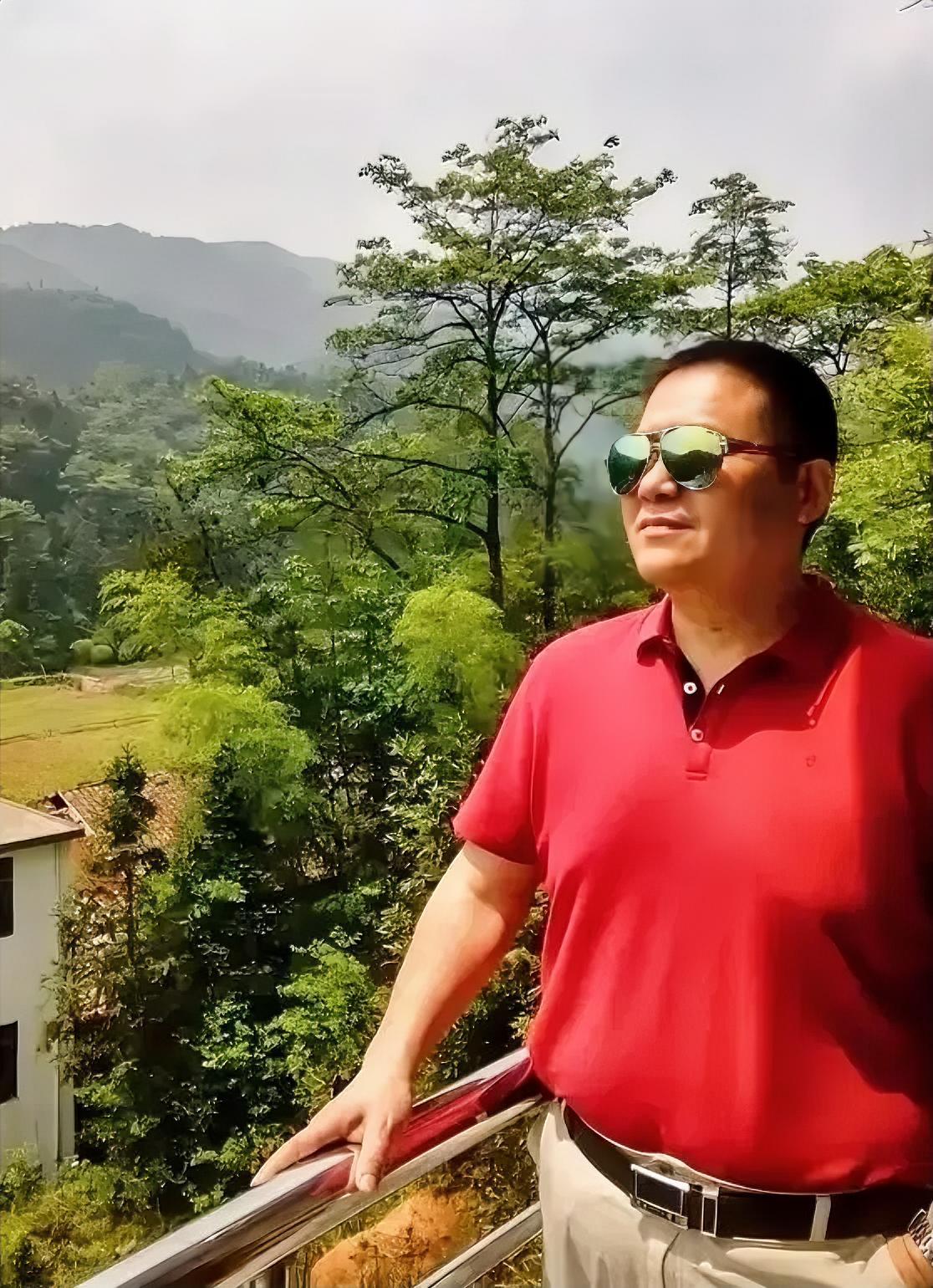 国庆小长假已经第三天了，过的还蛮愉快，吃了喝了，昨天下午打小麻将还赚了50元。