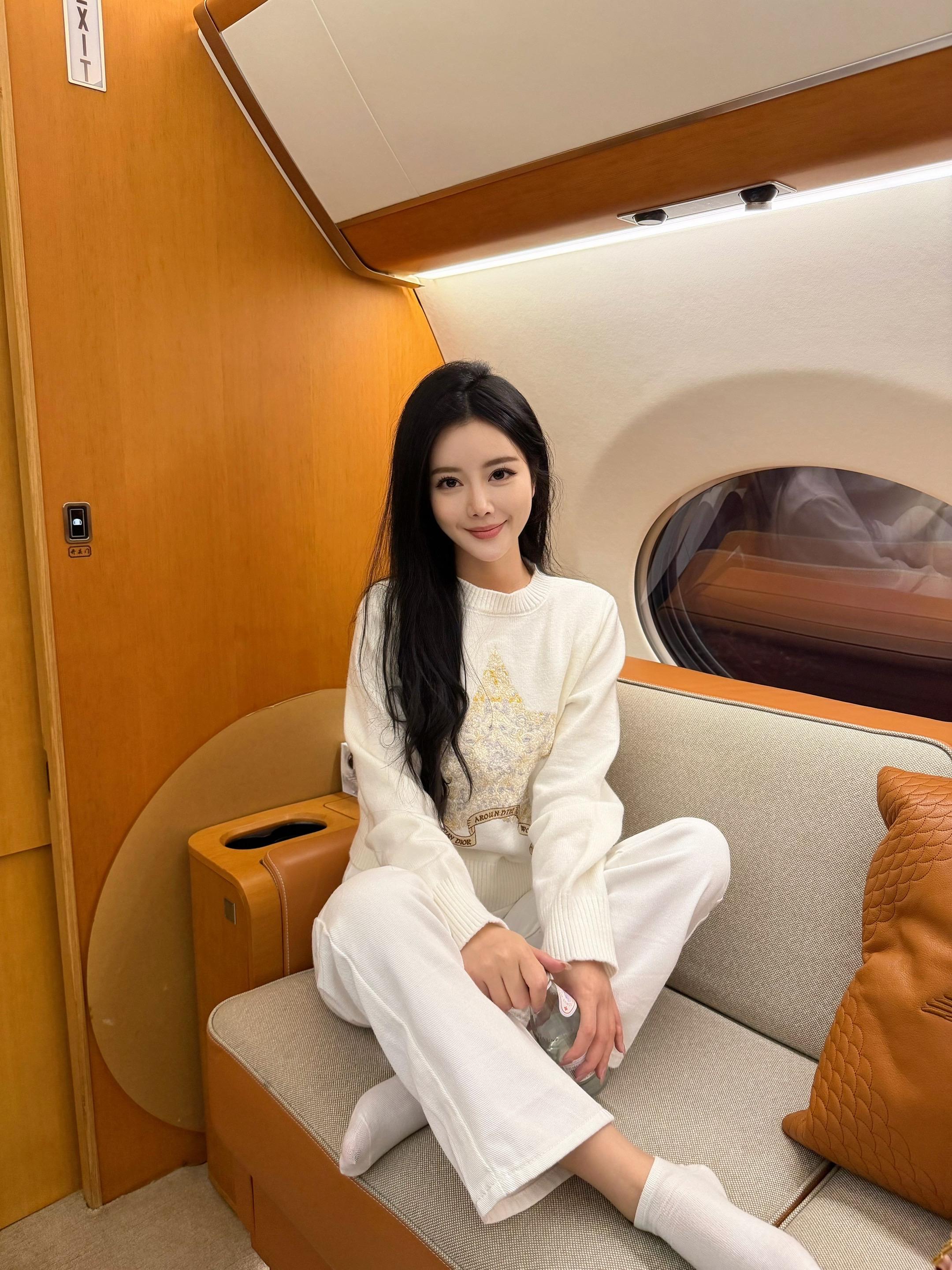 你跟我炫富没用啊 我又不认识名牌 但你给我转钱我肯定知道你有钱