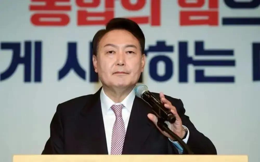 这几天韩国军机降落台湾的事件，应该说对于中韩台来说都是大事，至少象征意义是巨‬大