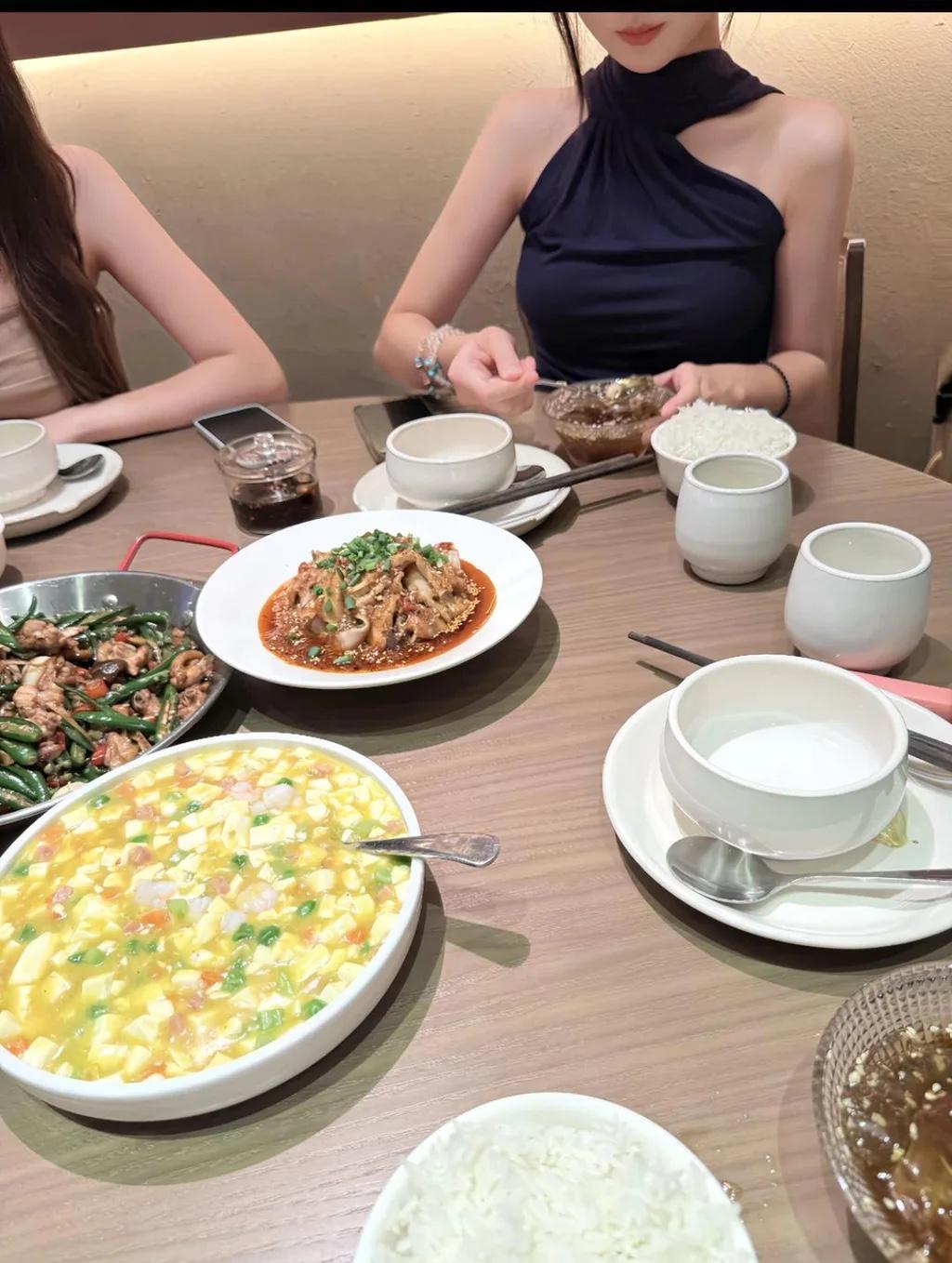 这饭局攀比心很强