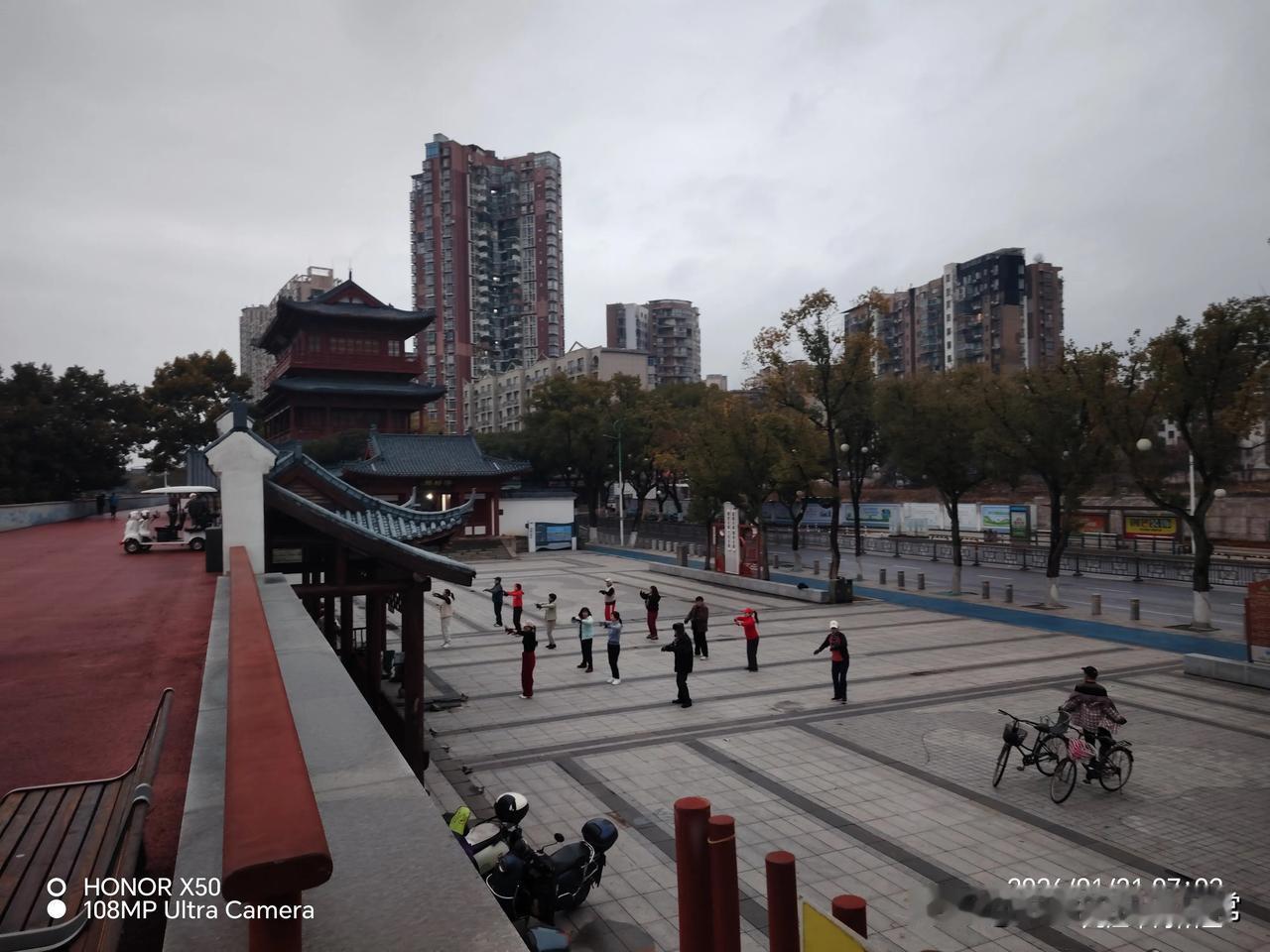 记录我的20262026年1月31日长江岸边《浔阳楼》前晨练打卡