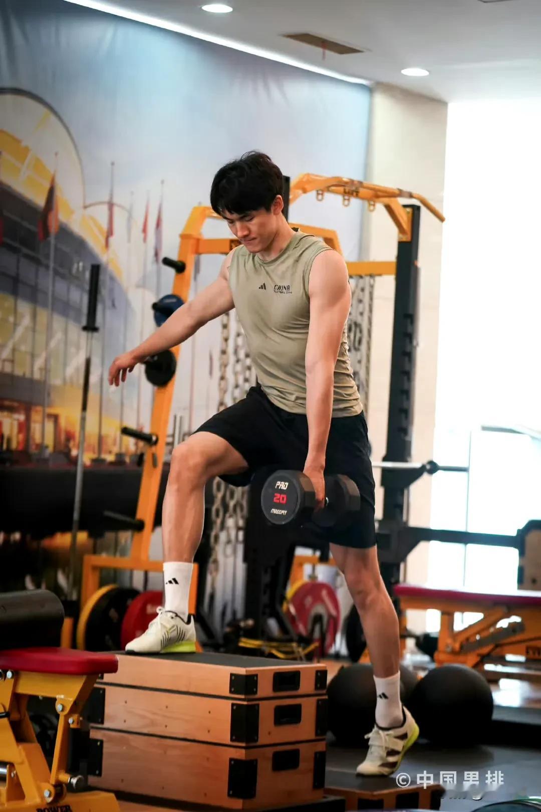 顾沁凡的再次参加集训应该是跟武弸智的伤病有关
这次只见顾沁凡又回来了，而没见毛天