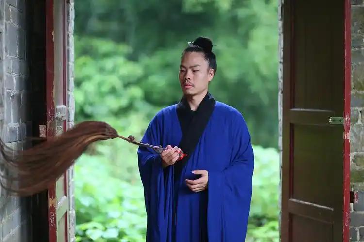 乾隆为什么打压道教？
 
雍正十三年八月二十三日子时，雍正帝在圆明园猝然驾崩。