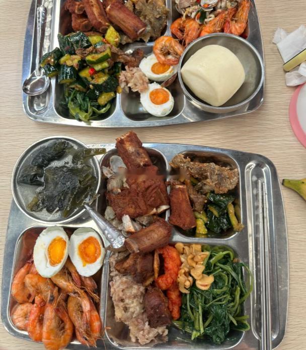 很久没吃食堂了，小年和几个老伙计来吃一下，没有主食，全蛋白质！时间真快，一晃就到