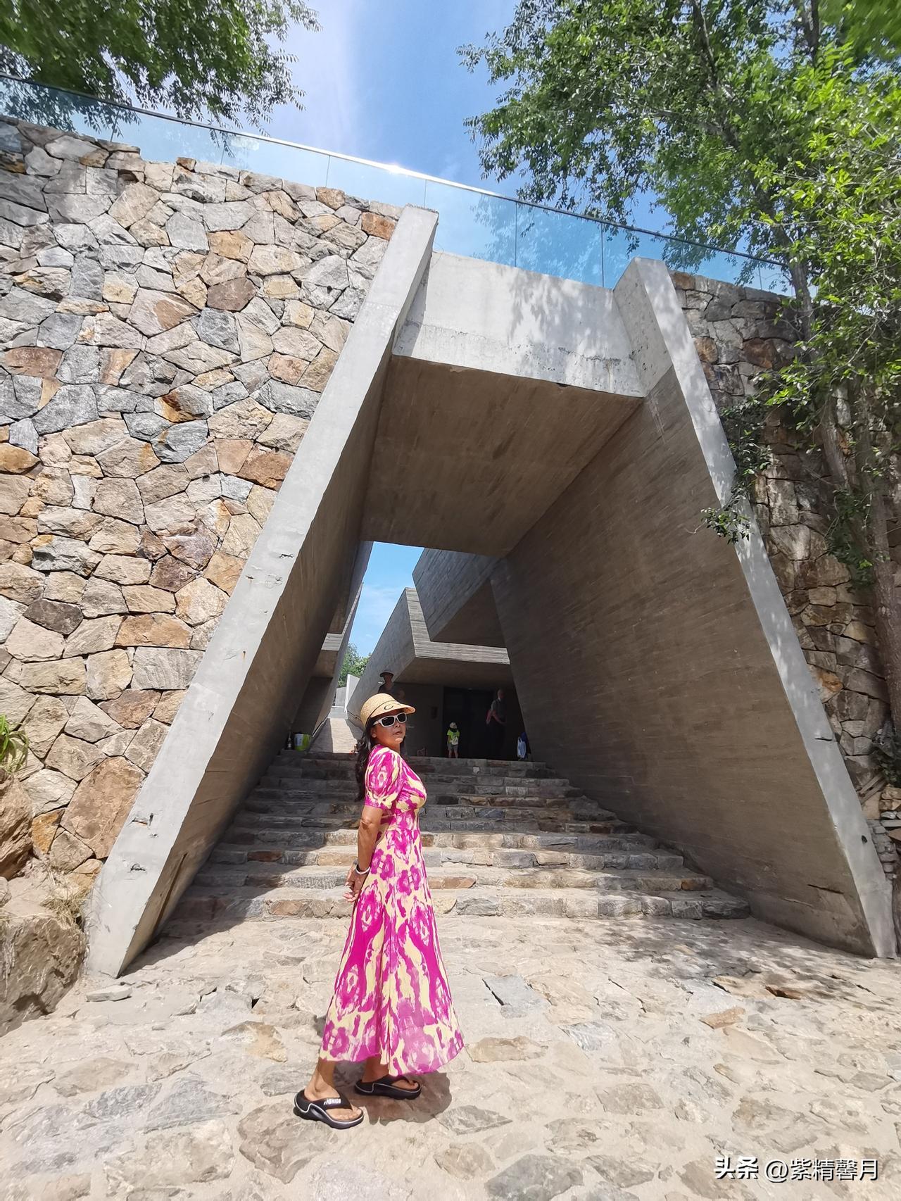 威海一战华工纪念馆｜极简建筑拍照天花板
 
来威海一定要打卡一战华工纪念馆，清水