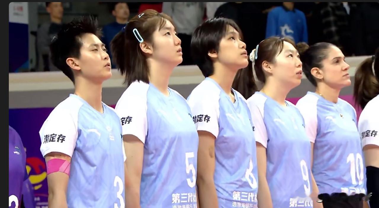 津沪女排大战一触即发！正在央视直播的上海女排VS天津女排的一场焦点大战，主场作战