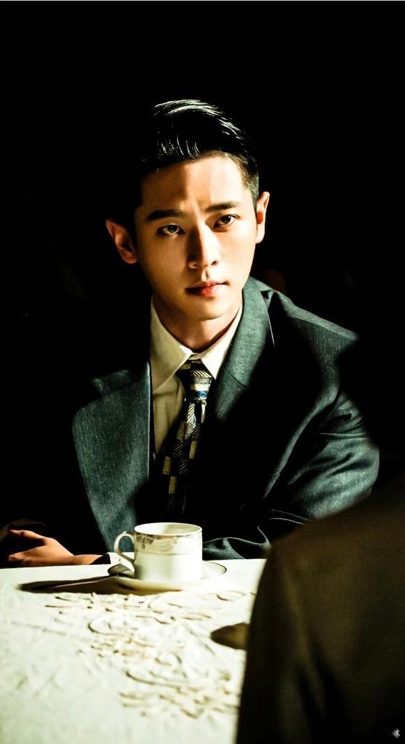 谁家剧名难念人好嗑军阀&金丝雀，这剧设定太香了！ ​​​