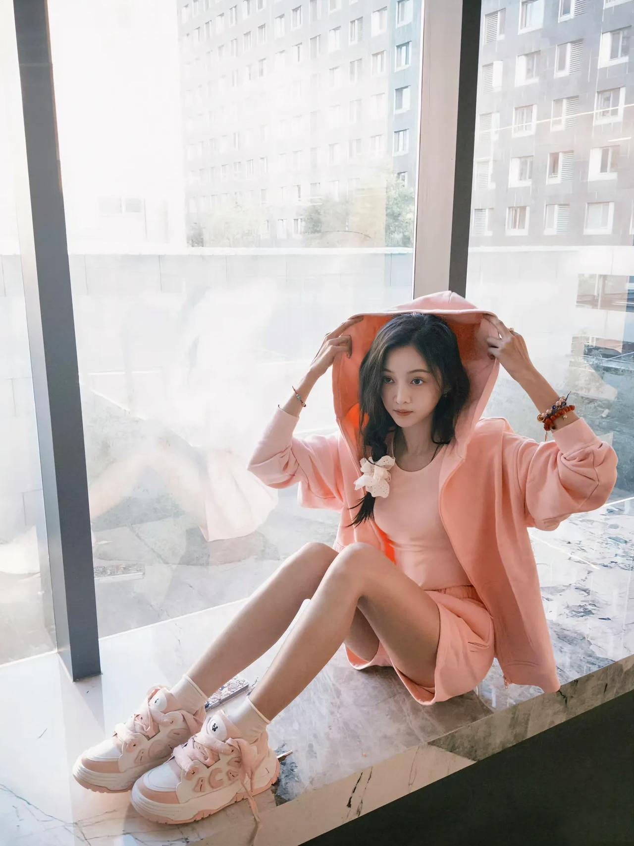 吴宣仪粉色系，可爱迷人