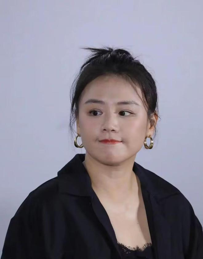 马思纯拿到金马提名那天，蒋雯丽在台下捂脸。20天前，导演苏有朋指着她说“太胖，演