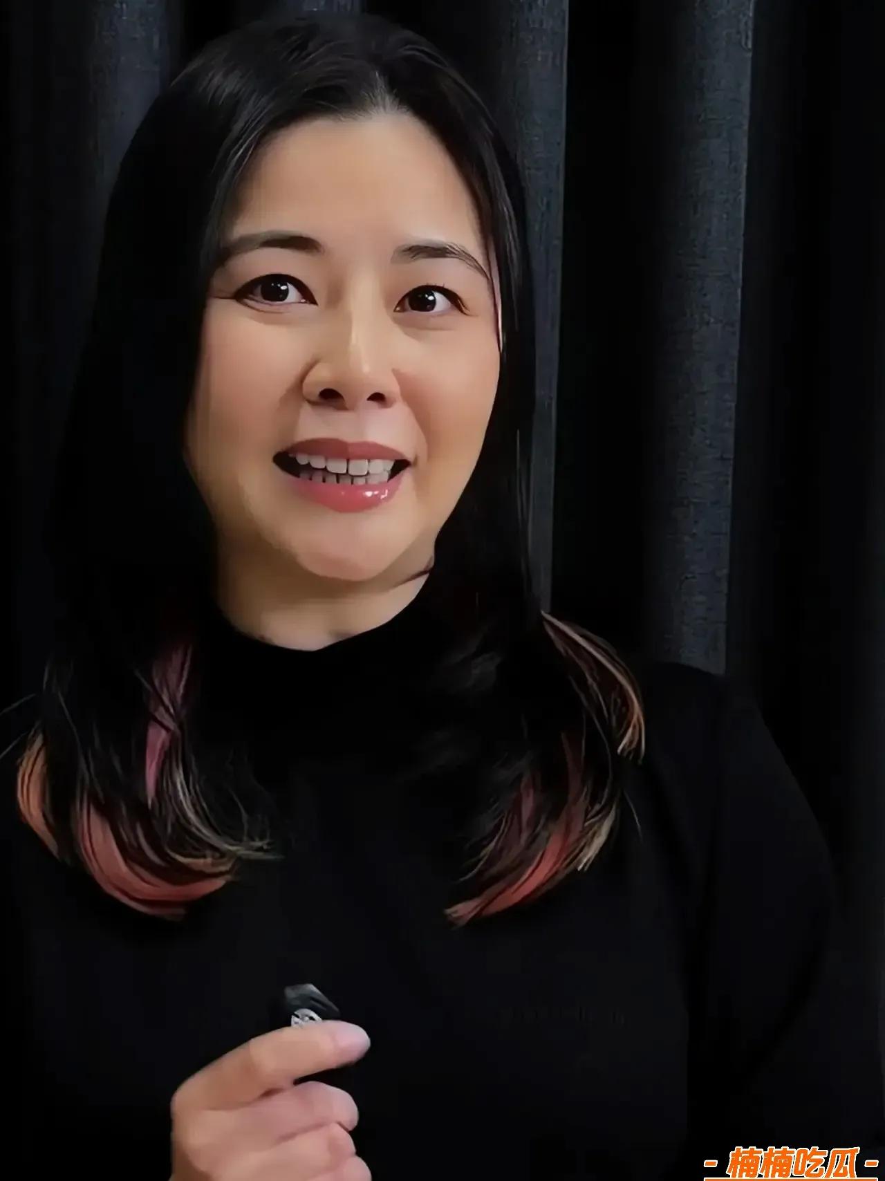 美人恰似娇花，玉颜足以倾国倾城。
港圈冷美人、TVB 前花旦蒙嘉慧，据传近日将要