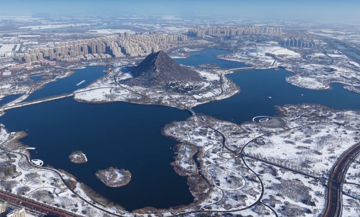 神奇地理——华山！
元朝大画家，700年前的鹊华秋色图里的华山。
只可惜现在的山