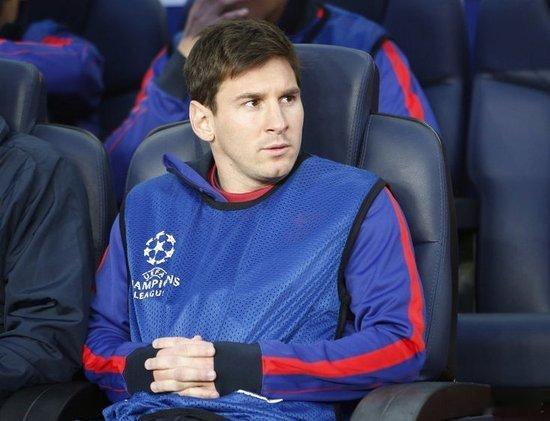 【欧冠12-13赛季梅西全进球】虽然进入了大名单，但梅西整场比赛都没有出场。0-