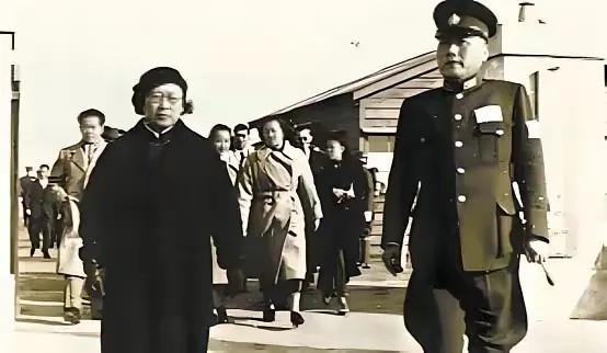 1947年，陈诚得知大汉奸叶蓬还活着，去找蒋介石要求将其处决。蒋说：“那就执行吧