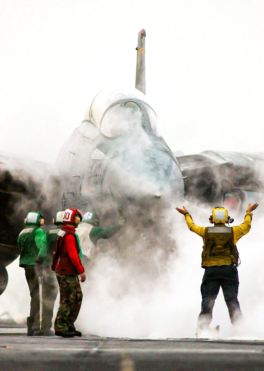 那个蒸汽弹射时代的航母甲板