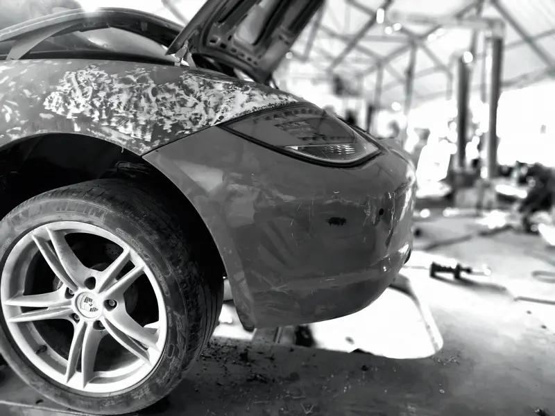 云南有个木工出身的顾玉绷，造车这事干得那叫一个漂亮！军方和国外车企都搞不定的难题