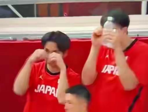 恭喜日本喜提银牌，不知道的还以为日本夺冠了呢。