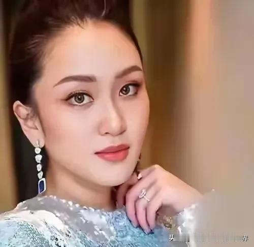 佩通坦虽然被免职了，但她依然在中国收获了无数的粉丝，很多中国网友都喜欢佩通坦，认