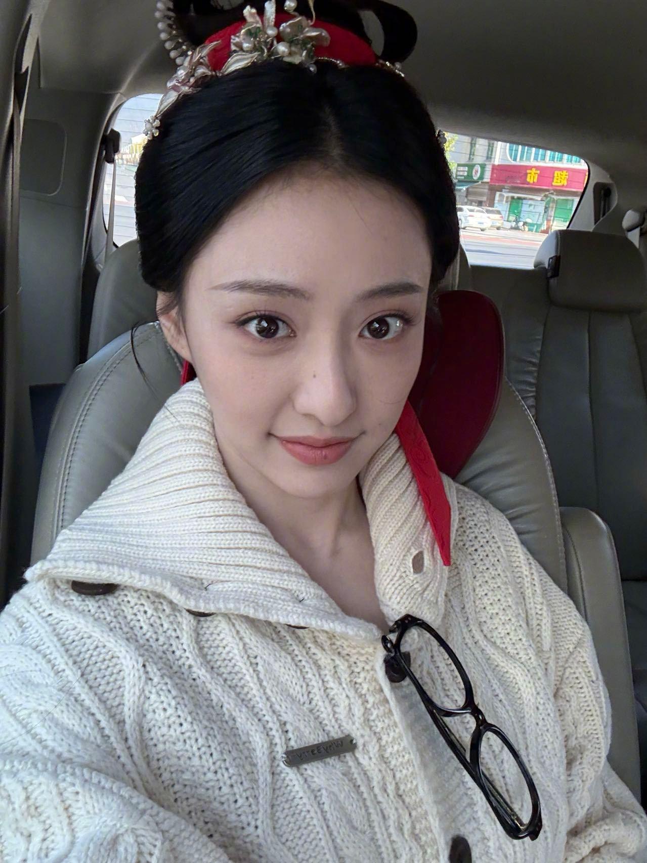 胡连馨好适合古装一张脸 看了《满庭芳》的预告，胡连馨饰演的苏乐虞一出场就抓住了我