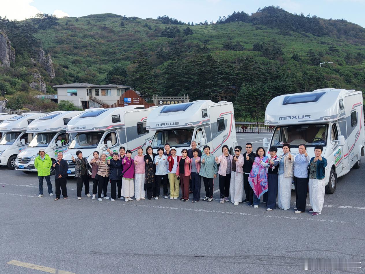 政策东风下，房车生活家驶入荆楚山野！近日，房车生活家联合湖北智景国际旅行社发起的
