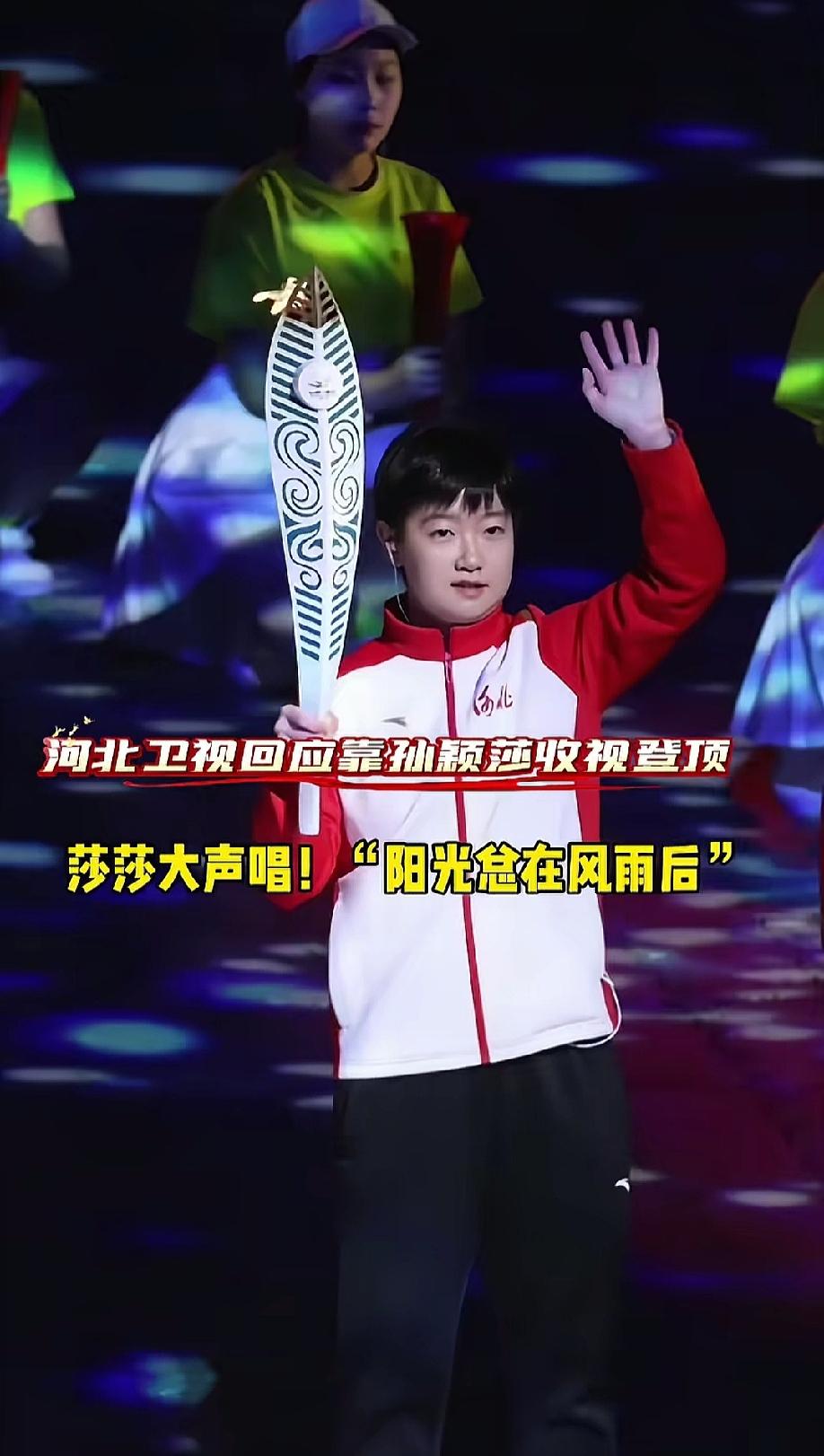 明眼人都看出来了，
孙颖莎根本不是站错了位置，也不是迷糊蛋，而是怕挡住了蹲在她身