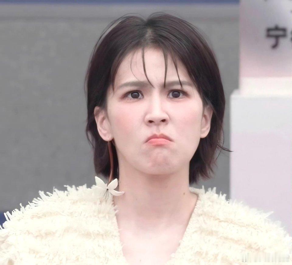 曾沛慈 求求不要曾沛慈 心理活动全在脸上了【不要选我，求求了】.JPG实在是真实