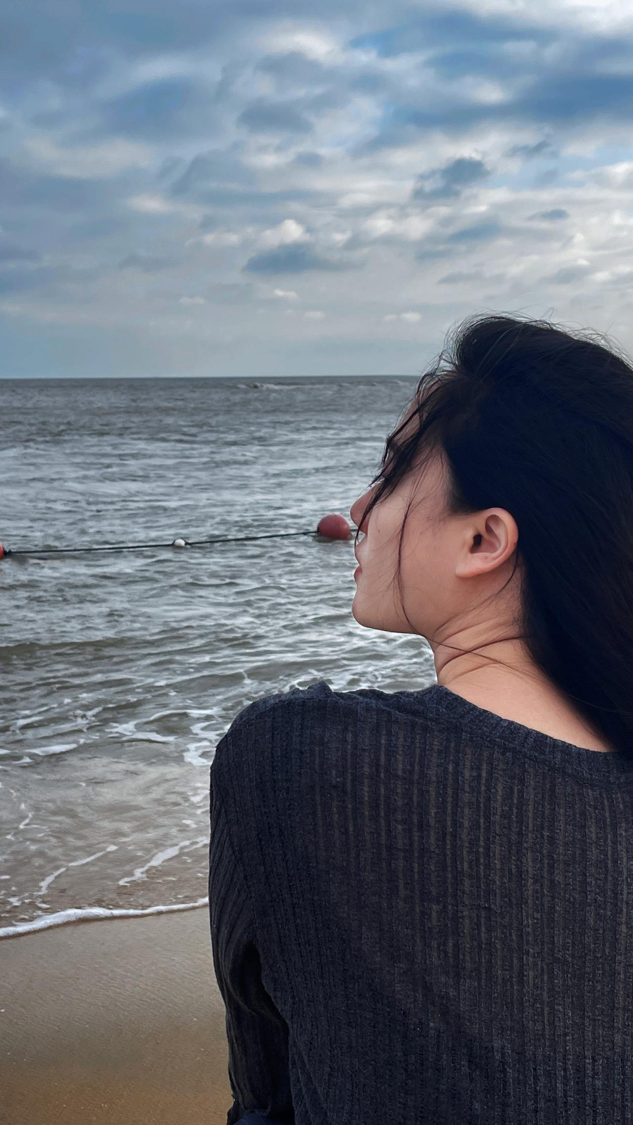 没有人在看海，大家只是都在看那曾经留下的的遗憾海边拍照 拍照姿势 一起看海 自由