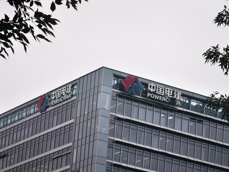 真要把我气笑了——朋友手里的电建，昨天还在涨停上封得死死的，今天就跌停开，直接给