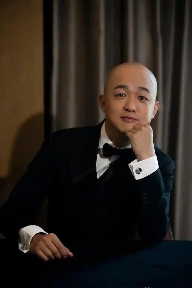 有网友到包贝尔女儿账号下留言，喊话包贝尔给柳岩道歉。这个事情要看当事人什么态度，