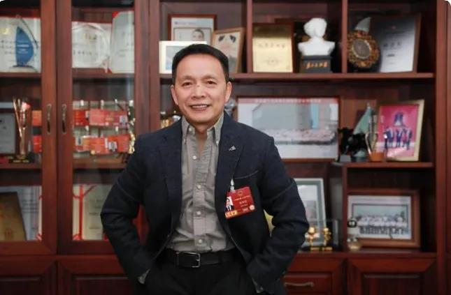 全国人大代表张学武这个建议，直接说到了亿万农民的心坎里！
 
他建议用5年时间，