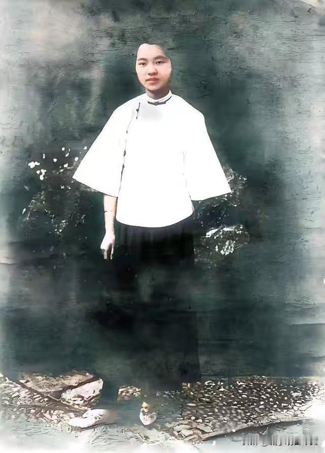 今天是朱枫烈士120岁诞辰纪念日。朱枫曾以巾帼之勇，在暗夜中执炬前行，用生命为信