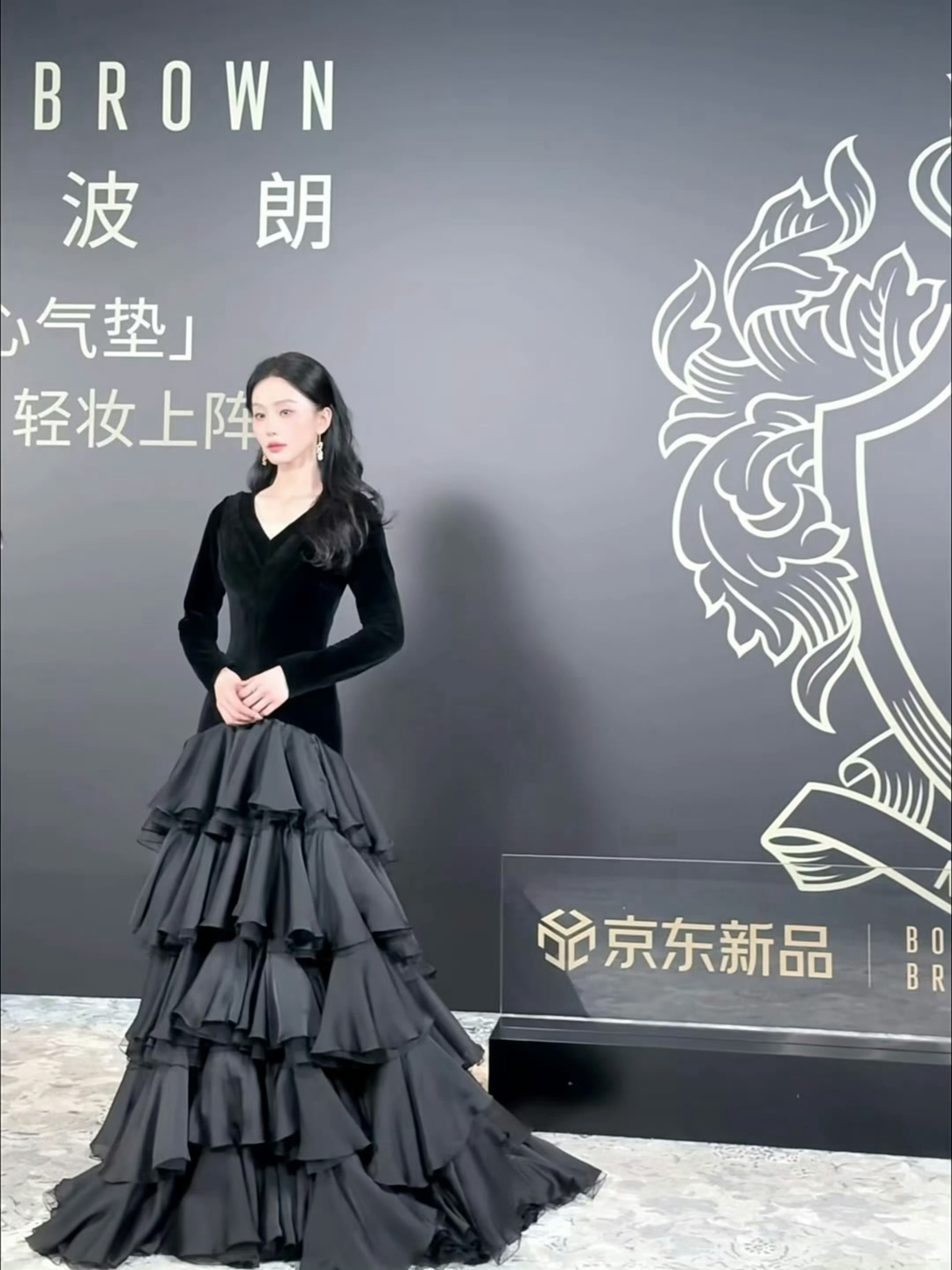 今天的刘诗诗！！好喜欢p1 黑天鹅[抓狂][抓狂] ​​​