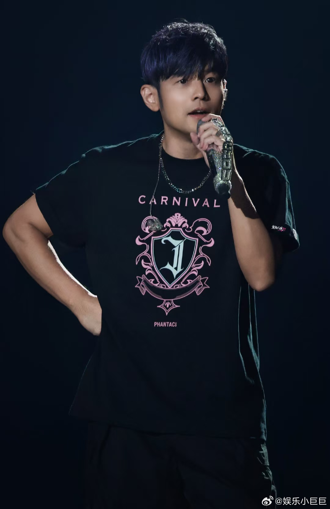 周杰伦杭州演唱会排面现场的每一幕都值得珍藏，江南风光搭配顶级舞台，周杰伦用一场演