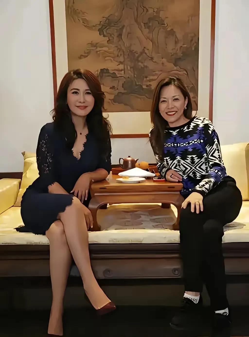 《重案六组》的最美警花，却不及旁边这位叫不出名字的。能坐在一起喝茶聊天的时间，那
