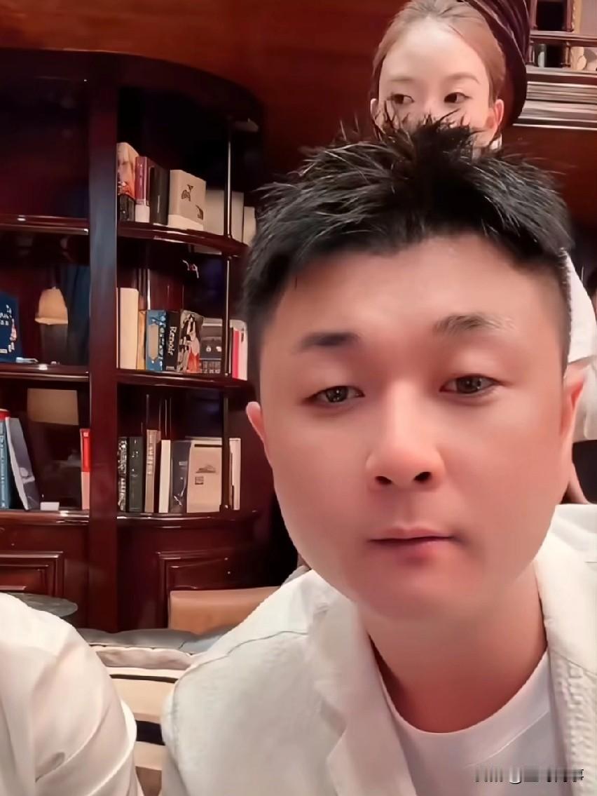 太原老葛回应提到，过去半年有人持续攻击他，但如今已销声匿迹。他提及三年前曾有一名