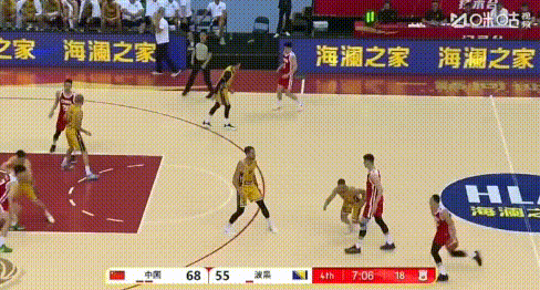 20秒2失误看得脑溢血：这传球谁不知道你要传胡金秋，能不失误？随后明明人家都紧逼
