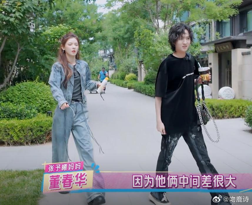 张予曦首度携亲弟出镜，14岁时父母瞒着她生下弟弟，母亲依然偏心  张予曦首度携自