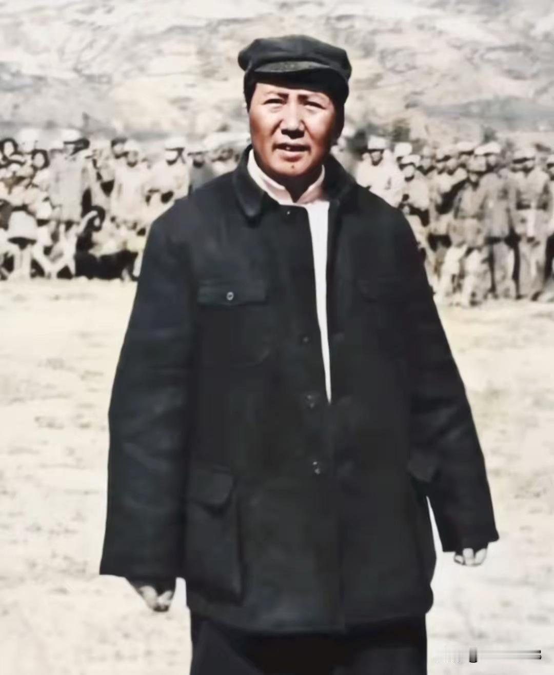 毛主席：加强纪律性，革命无不胜！
毛主席领导的革命队伍，是完全彻底的为人民服务的