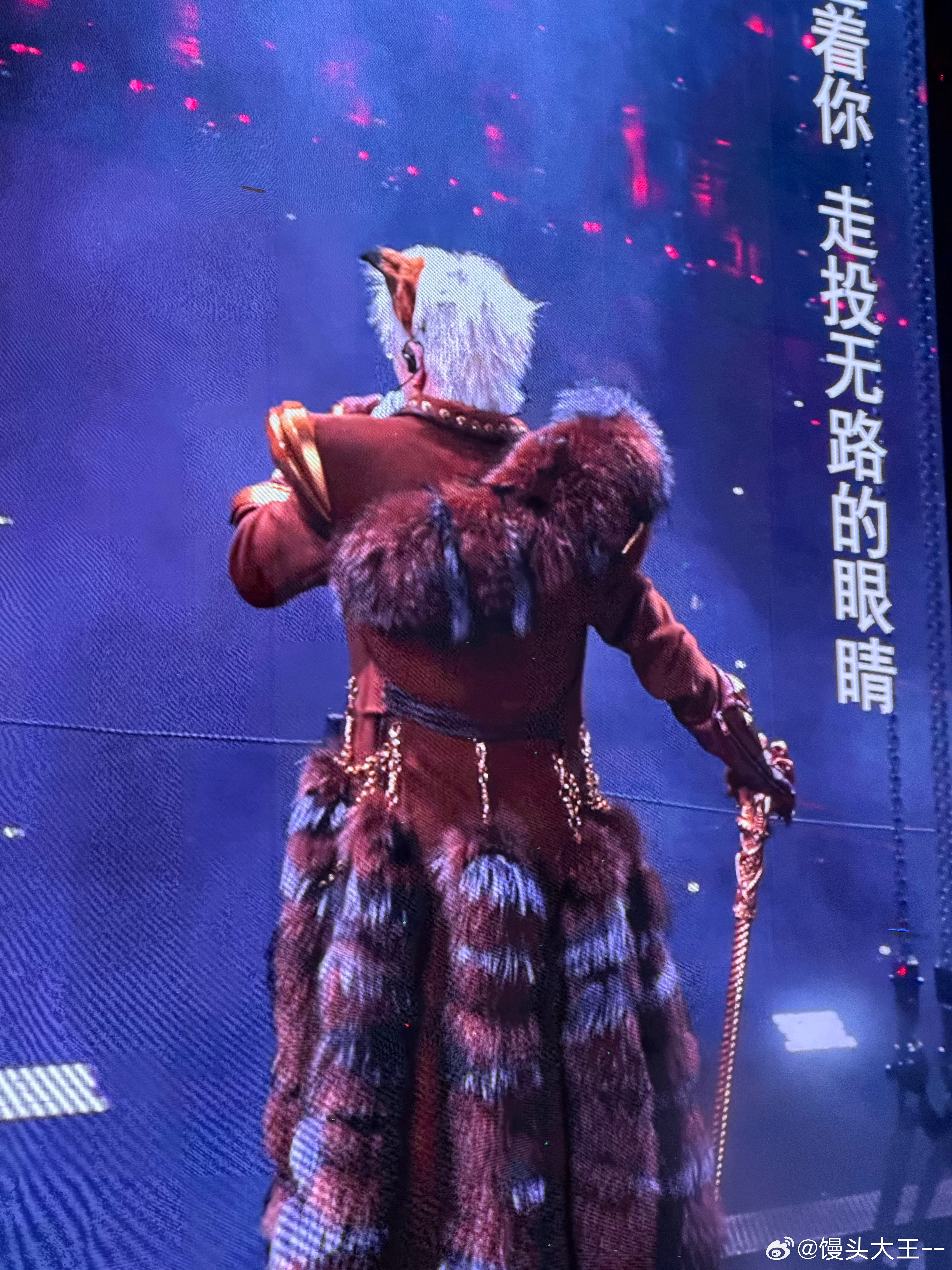 薛之谦兽耳造型薛之谦狐狸本体出来了 谁还没看薛之谦的兽耳造型！今天他出场的时候，