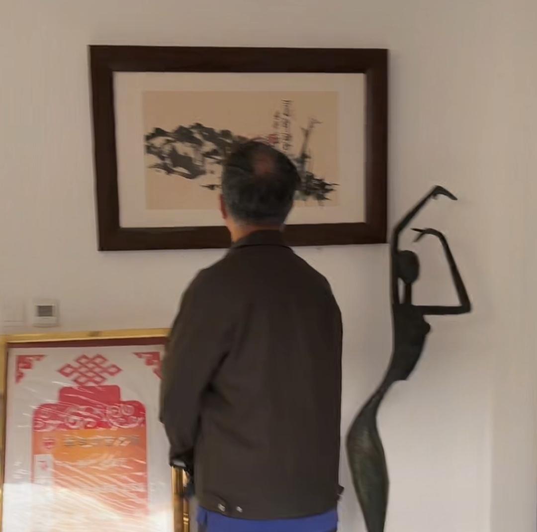 沈巍讲孤独，他说艺术家是孤独的，不孤独就不会有时间去创作出优秀的作品。
对于艺术