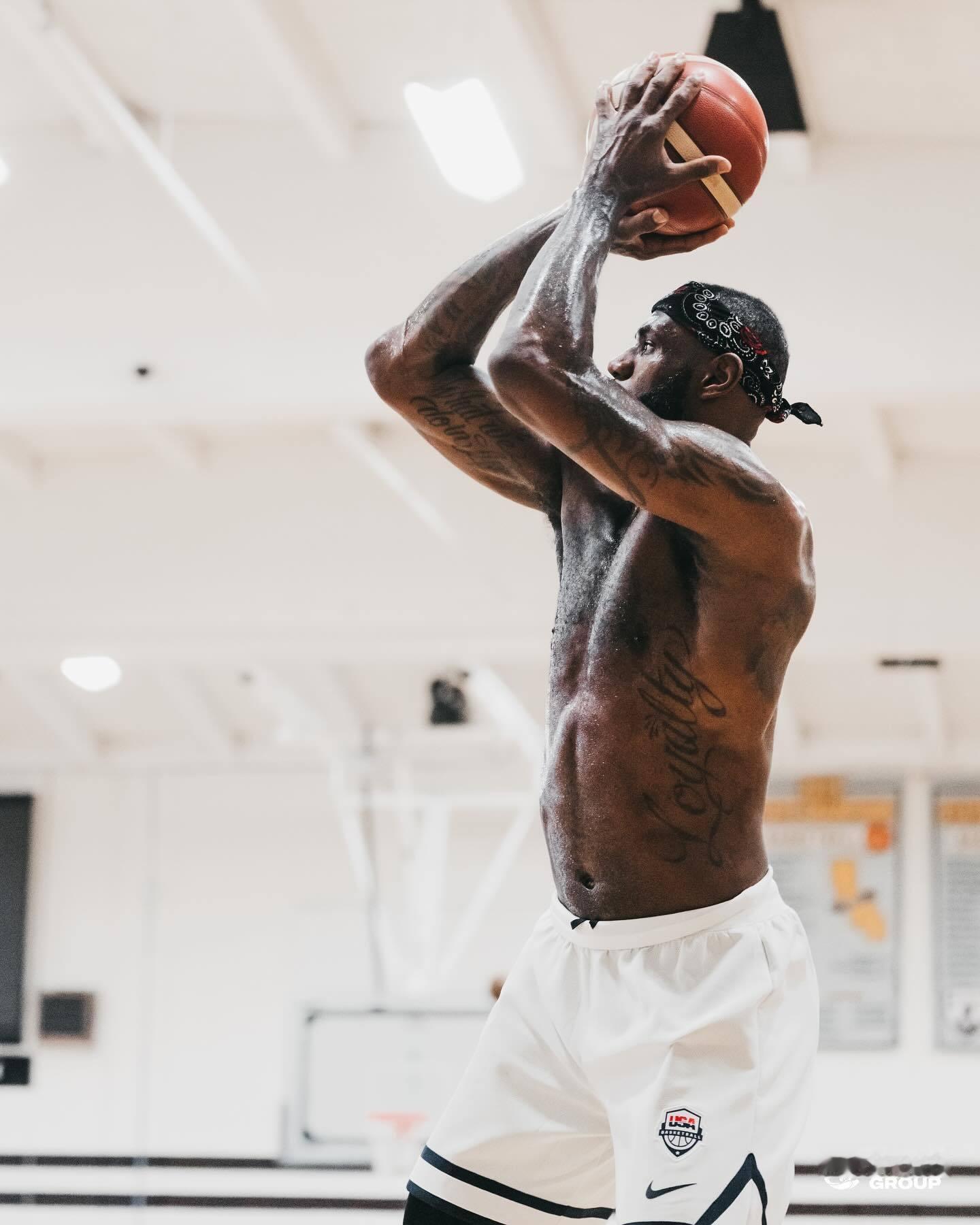 #SNEAKERS ON COURT# 👑©️kingjames ​​​