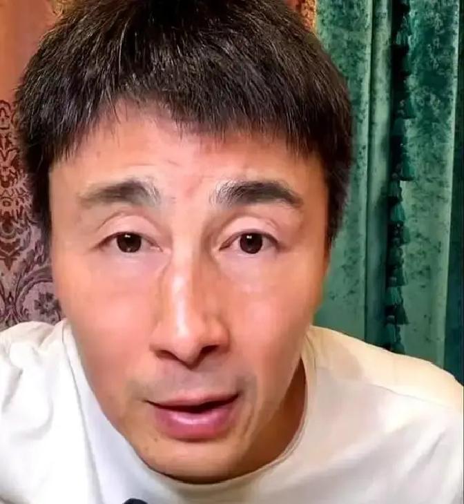 世预赛出局后烧光15亿，国足战术面板还是乱的。
 
因为我们一边学德国用AI标注