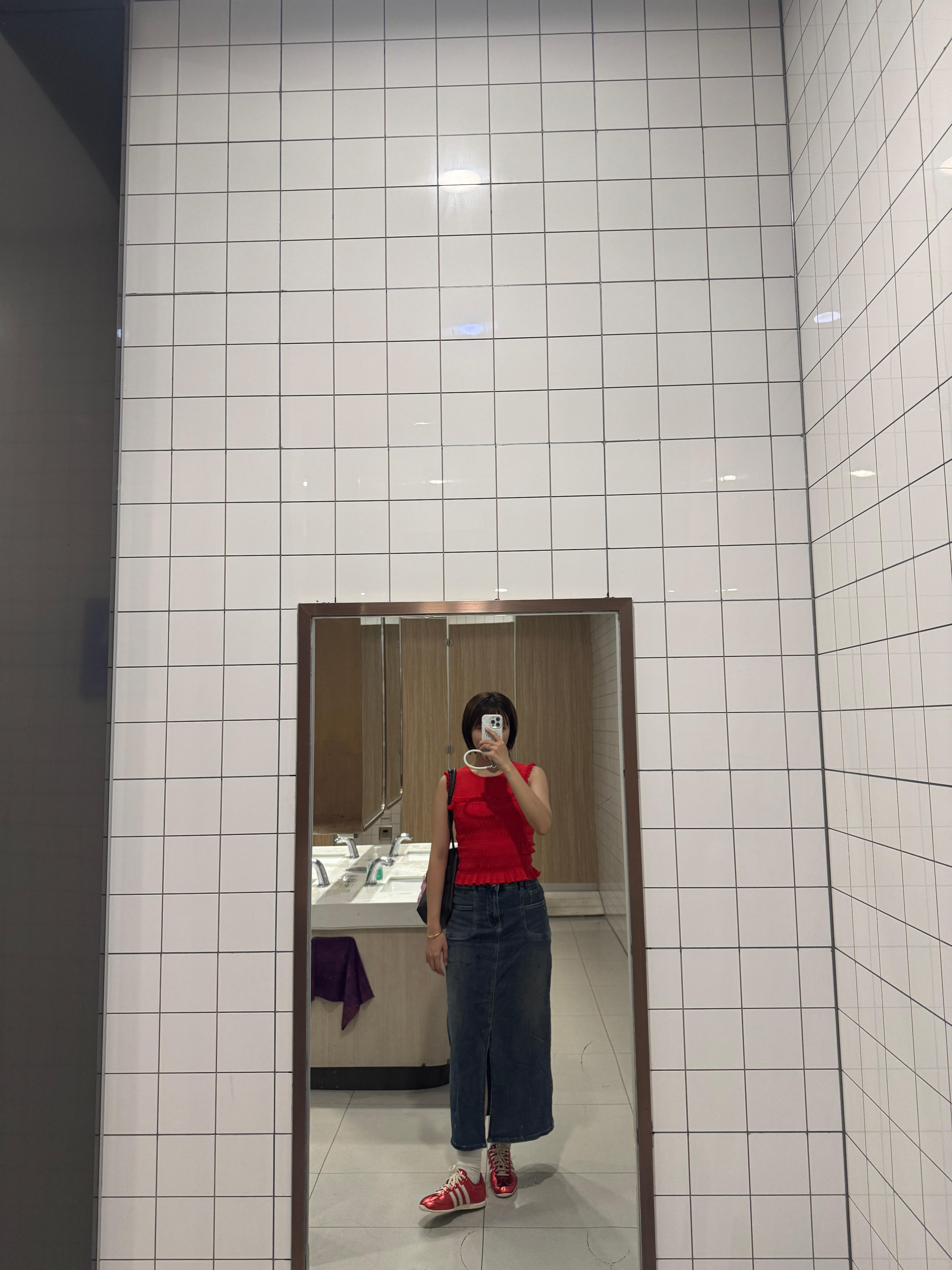 吃完自助努力吸着肚子pai z ​​​