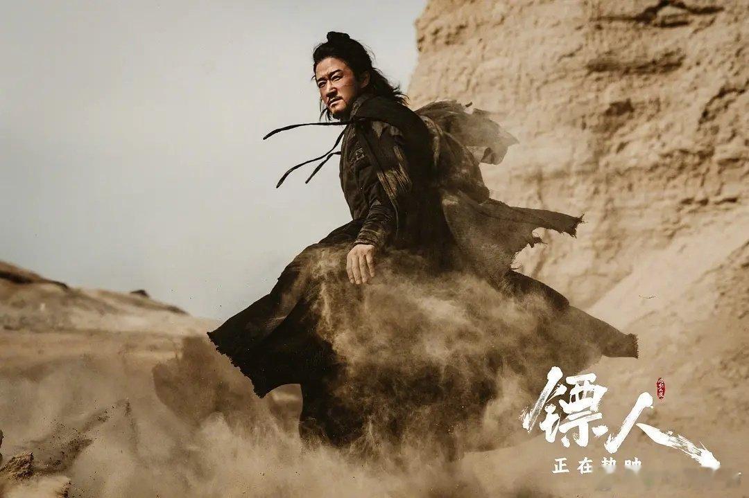 逐帧细品吴京打戏的权威《镖人：风起大漠》太对味！硬核武戏拳拳到肉，大漠江湖侠气拉