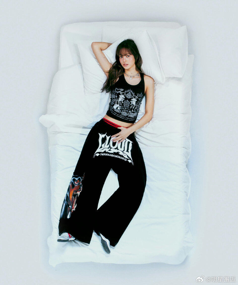 Lisa这组太美了，审美真好，时尚又实用的穿搭， 每套都好看 