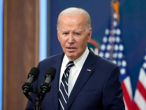 拜登老了，也病了…… 美国前总统拜登，已经83 岁了，除了身患前列腺癌，现在已经