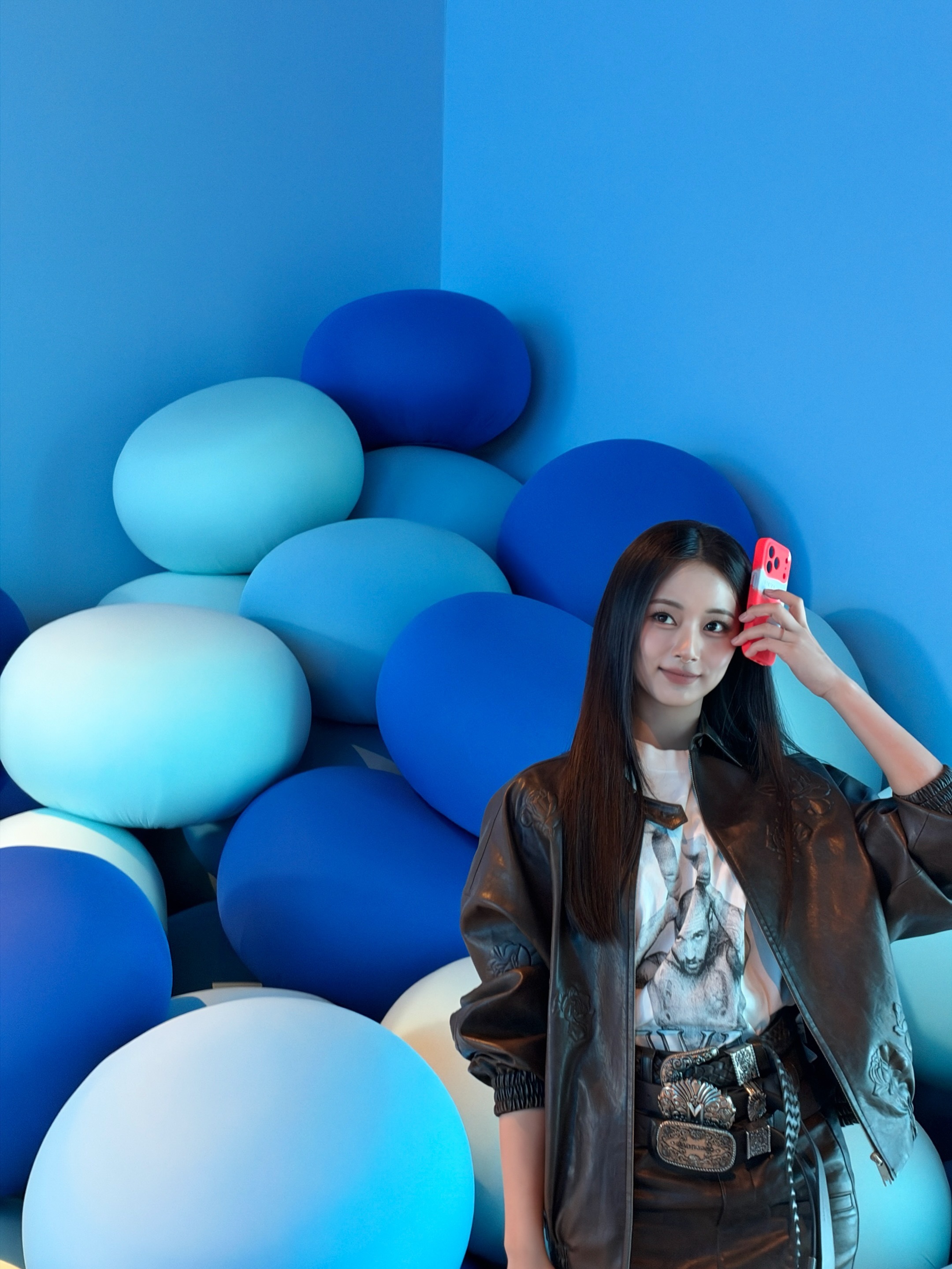20261022‣ thinkaboutzu ‣ ins「我来SKYLRK玩啦?