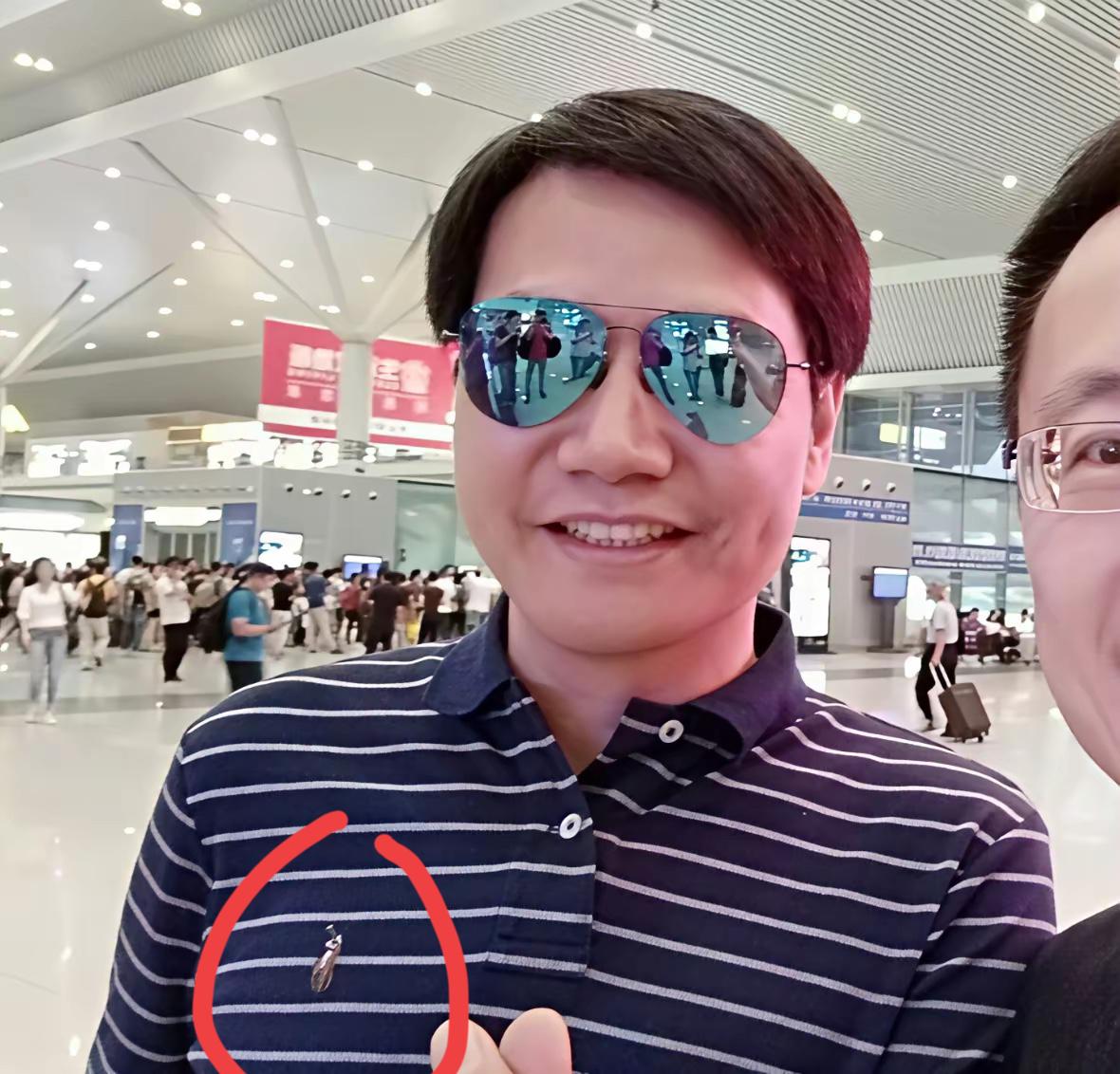 雷总的衣服是什么牌子的？颜色挺好看