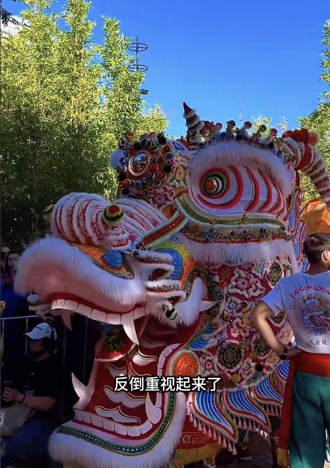 长大了才真正体会到国家发展有多快，那些曾经觉得遥远的成就，现在就在我们身边处处可