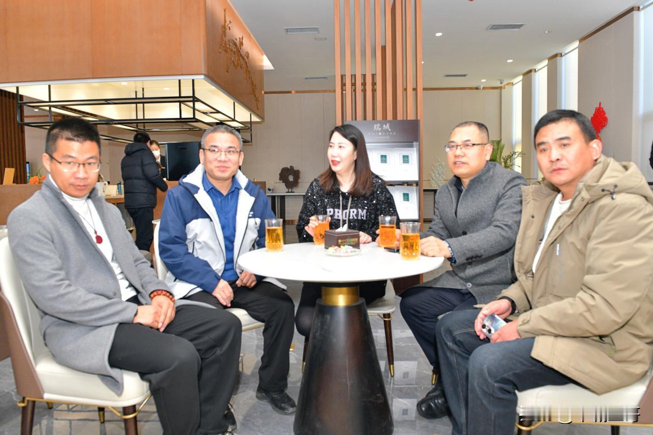 新春将至，蛇年在望，邢台瑞城给全市人民拜年啦！回家过年，永远是中国人的执念，家的